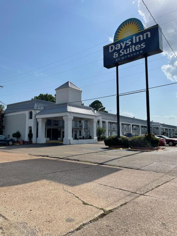 Days Inn & Suites By Wyndham Vicksburg Exterior photo