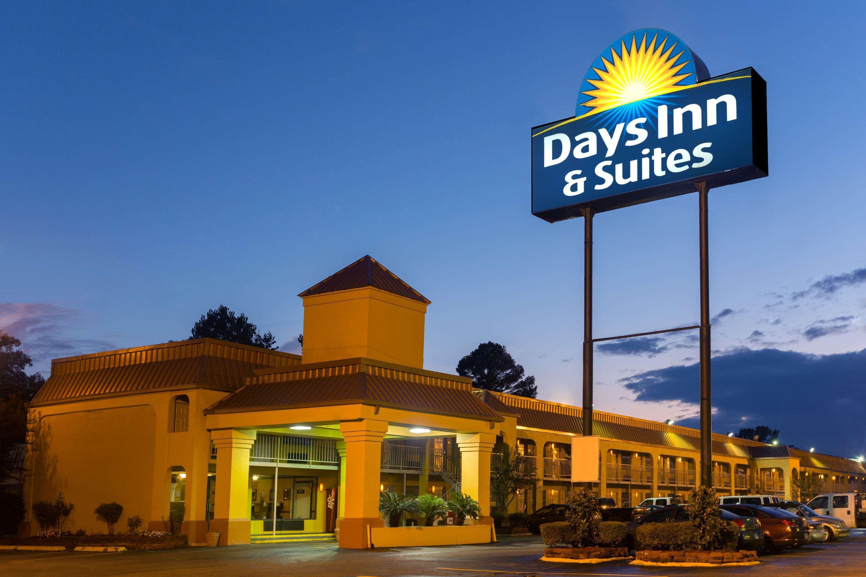 Days Inn & Suites By Wyndham Vicksburg Exterior photo